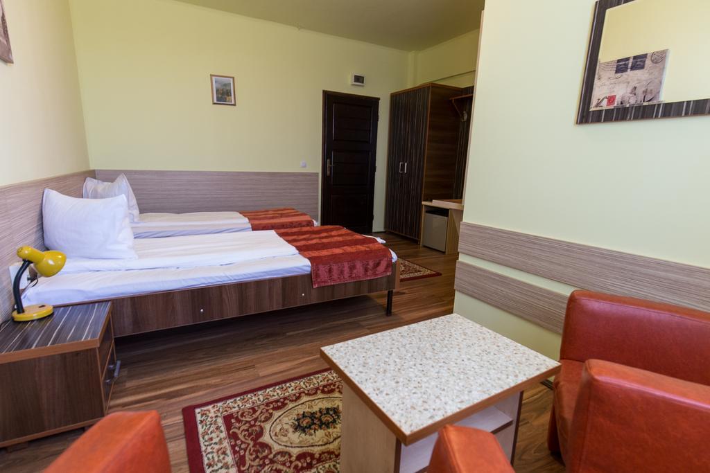 Pension Varadia Орадя Екстер'єр фото