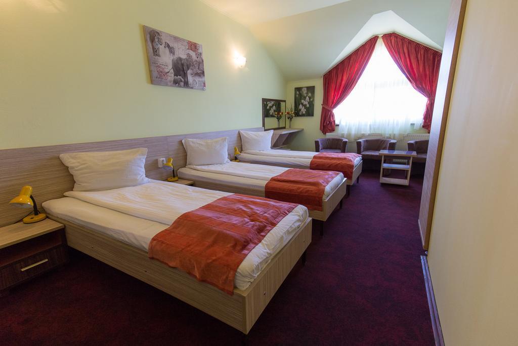 Pension Varadia Орадя Екстер'єр фото