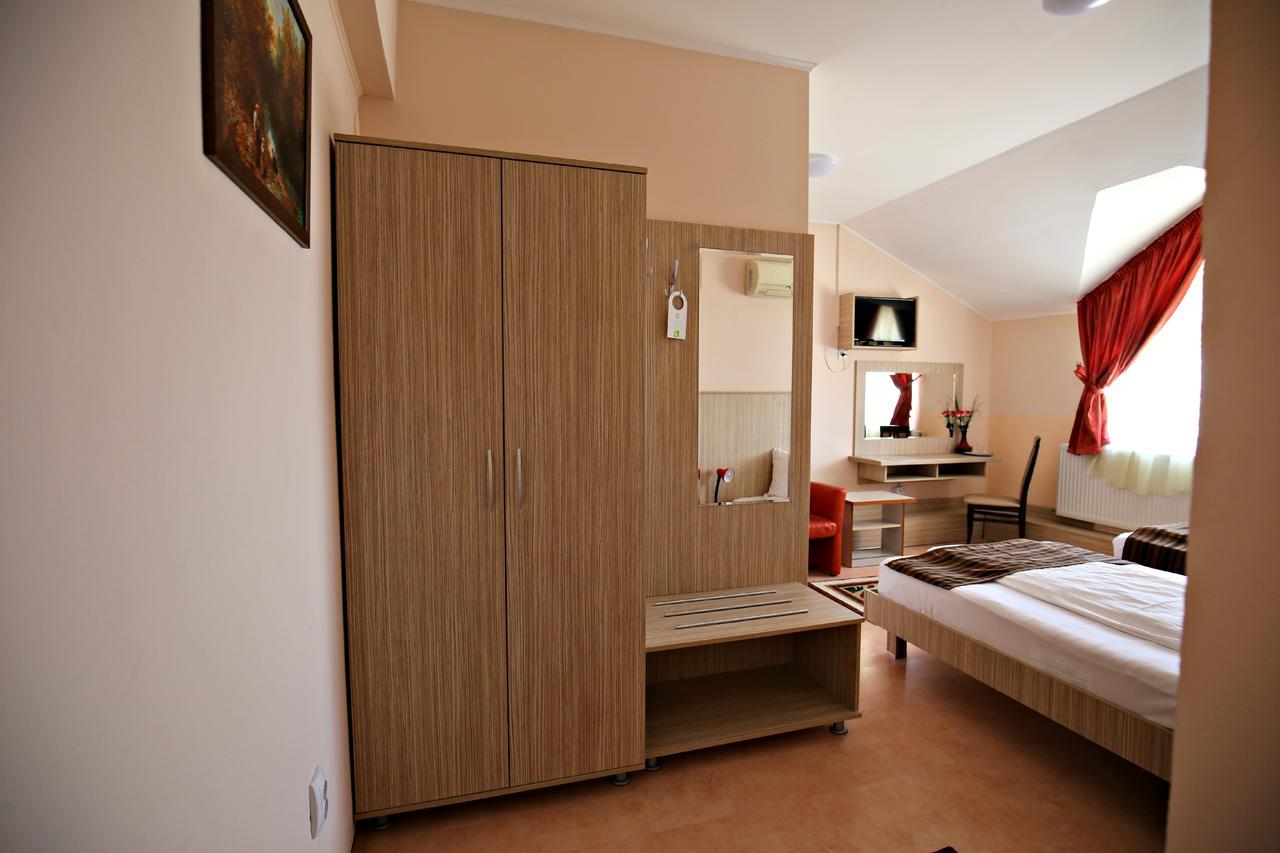 Pension Varadia Орадя Екстер'єр фото