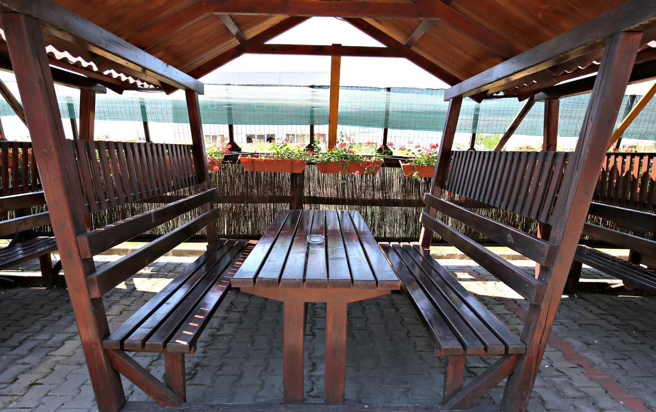 Pension Varadia Орадя Екстер'єр фото