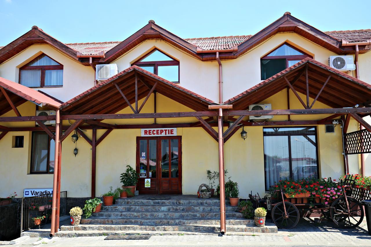 Pension Varadia Орадя Екстер'єр фото