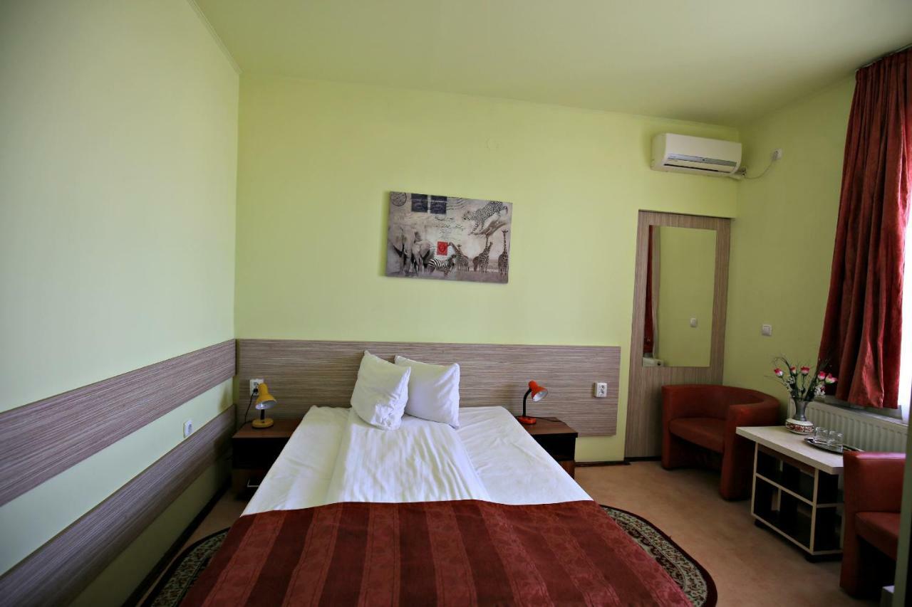 Pension Varadia Орадя Екстер'єр фото